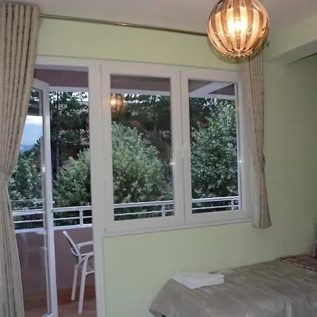 Royal Albania Hotell *