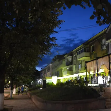 Royal Albania Hotell *