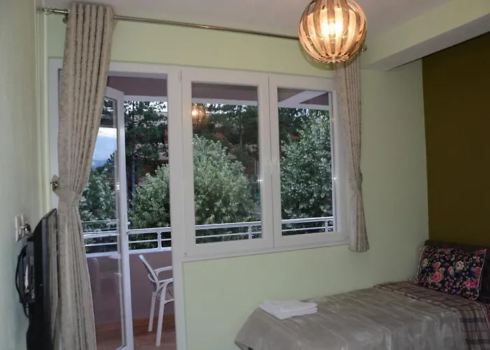 Royal Albania Hotel *