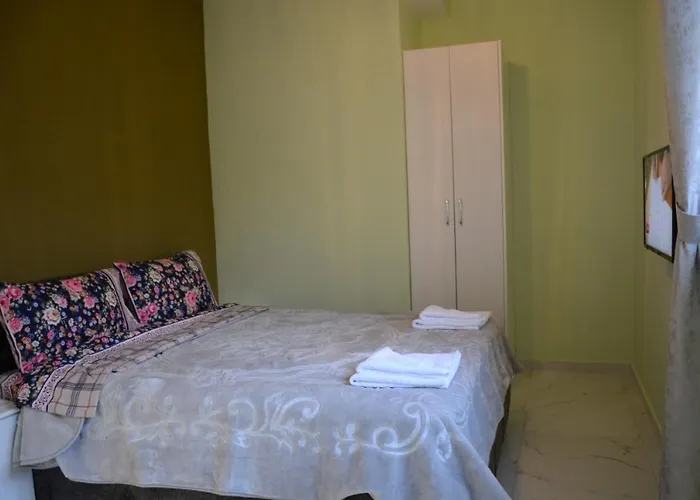 Royal Albania Hotel *