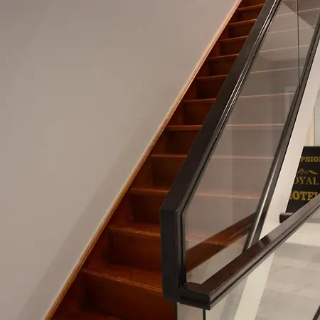 Royal Albania Szálloda *