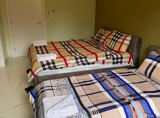 Royal Albania מלון *